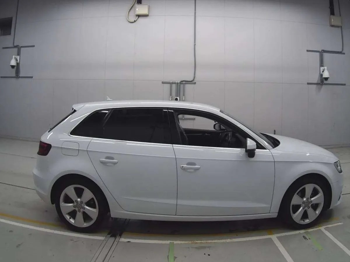 142 Audi A3 Sport 1.4 TFSI Auto - Image 3