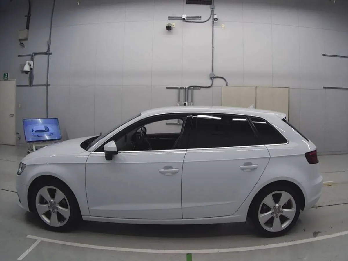 142 Audi A3 Sport 1.4 TFSI Auto - Image 4