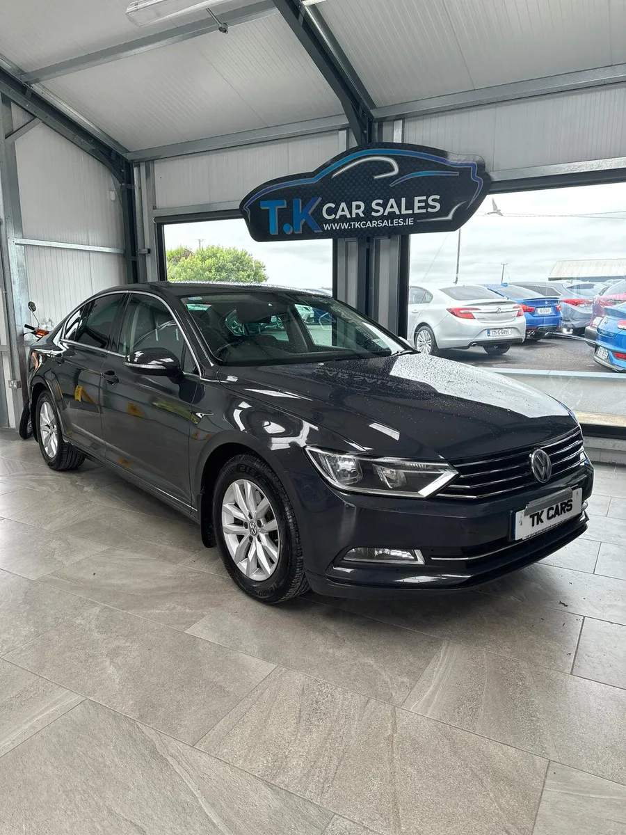 17 VOLKSWAGEN PASSAT COMFORTLINE - Image 1