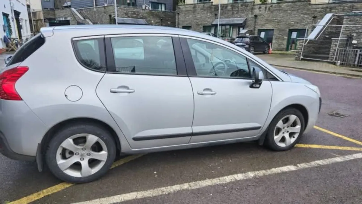 Car - Image 3