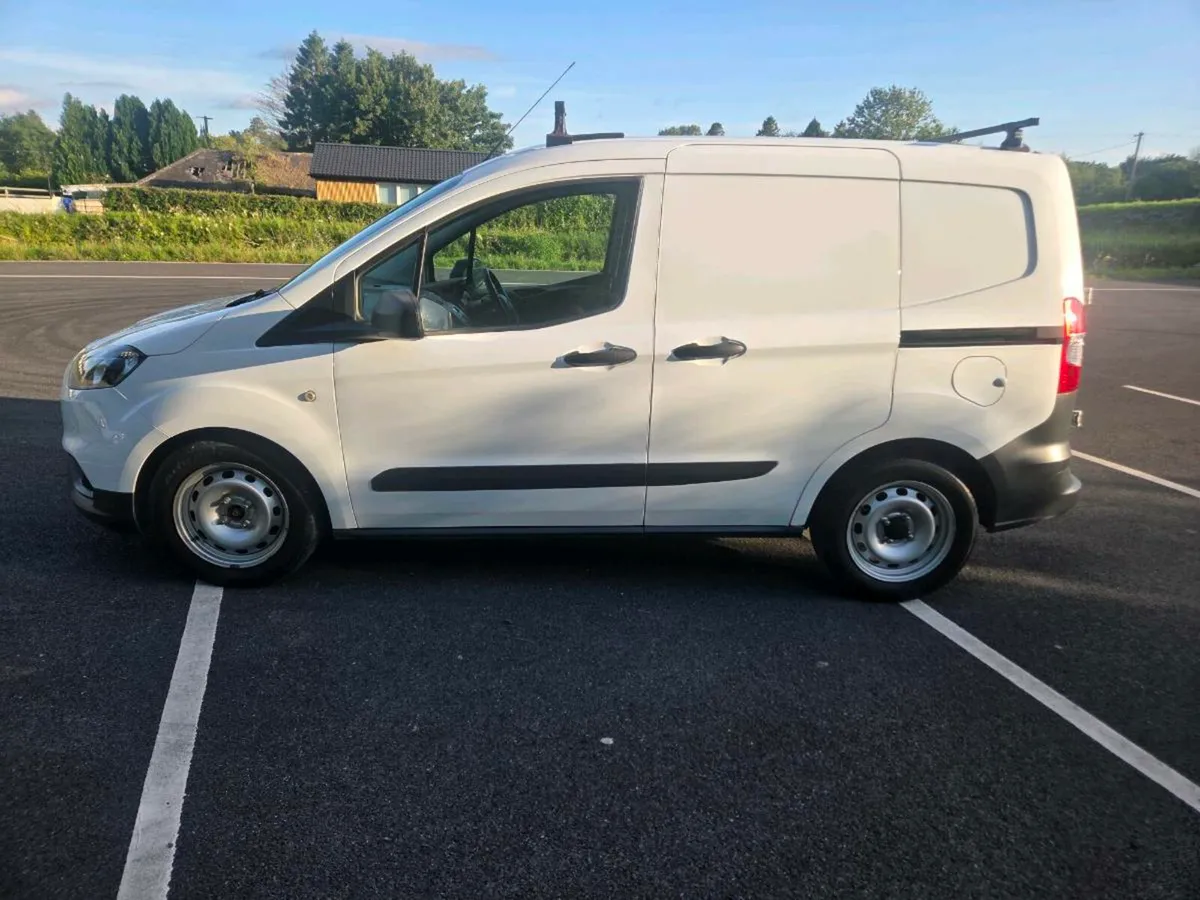 Ford Transit Courier - Image 4