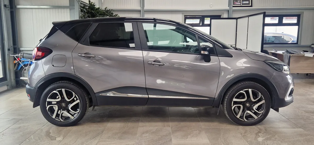 19 RENAULT CAPTUR ICONIC - Image 4