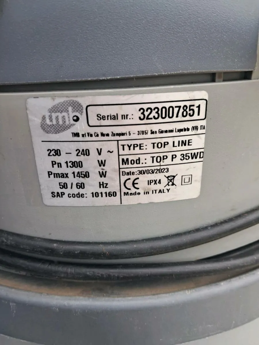 Wet pickup vacuum cleaner - Image 2