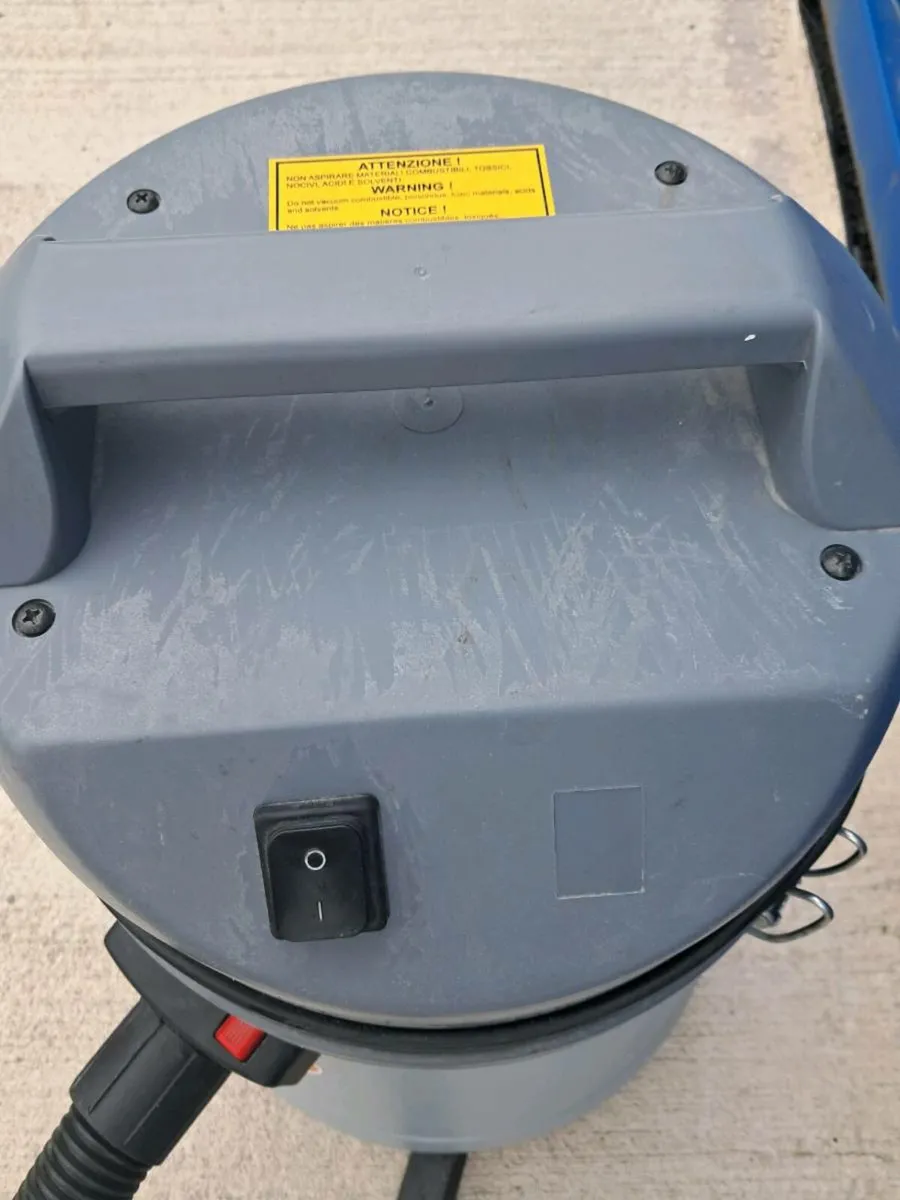 Wet pickup vacuum cleaner - Image 3