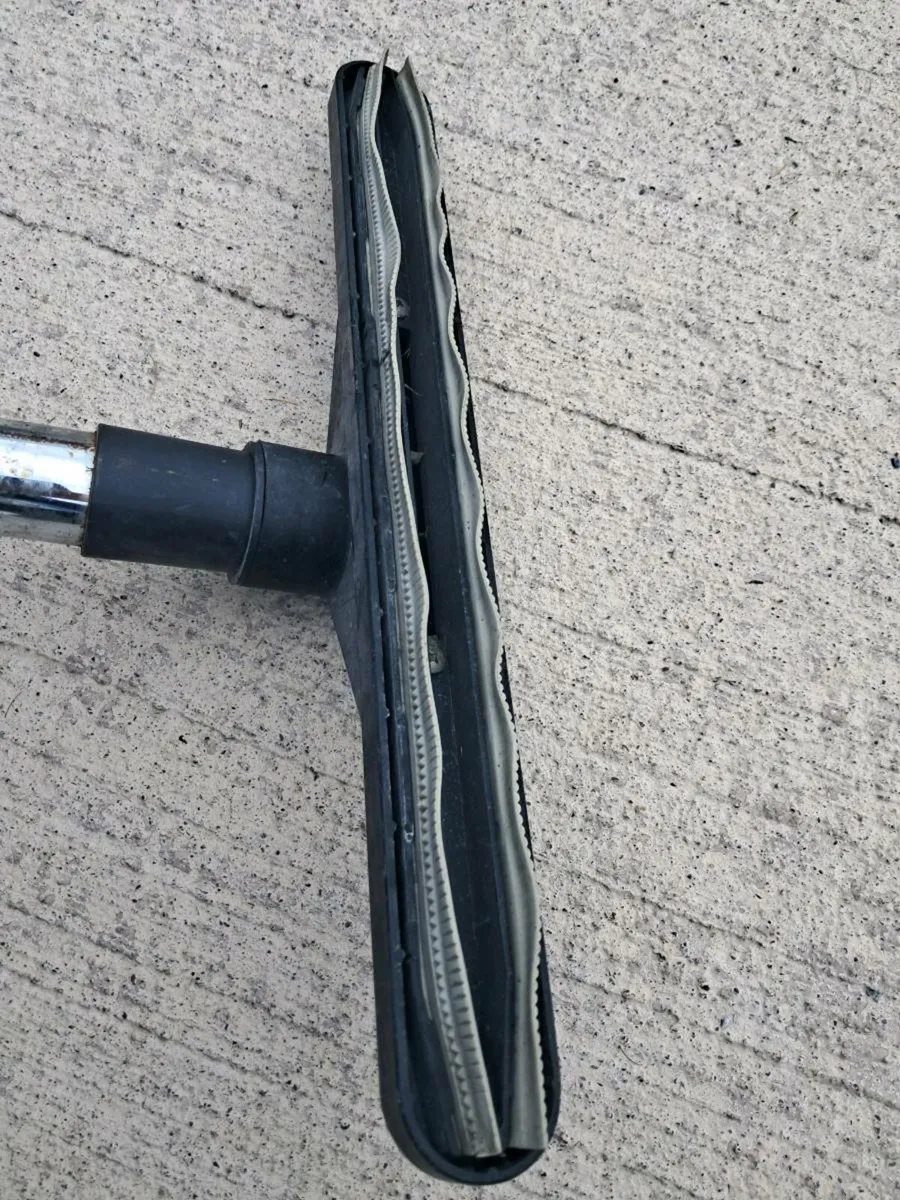 Wet pickup vacuum cleaner - Image 4