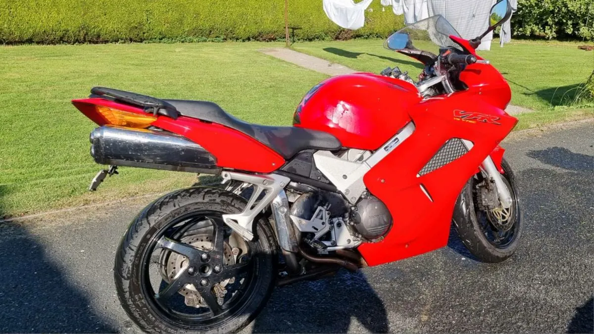 Honda VFR800 v-tech - Image 4