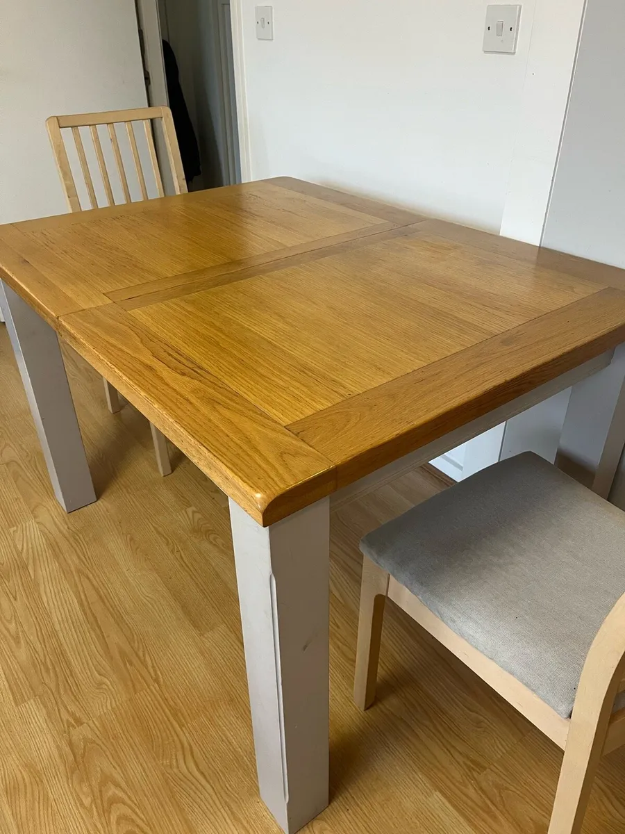 Extendable Dining table and chairs - Image 4