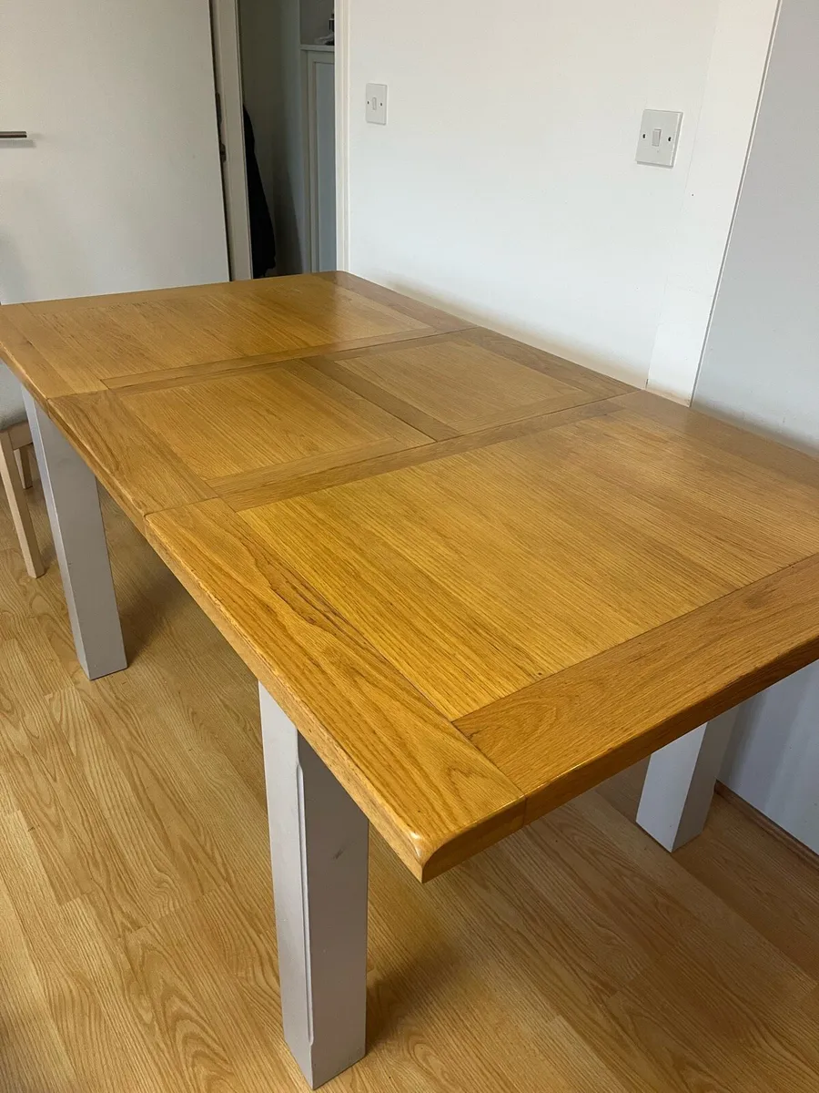 Extendable Dining table and chairs - Image 4