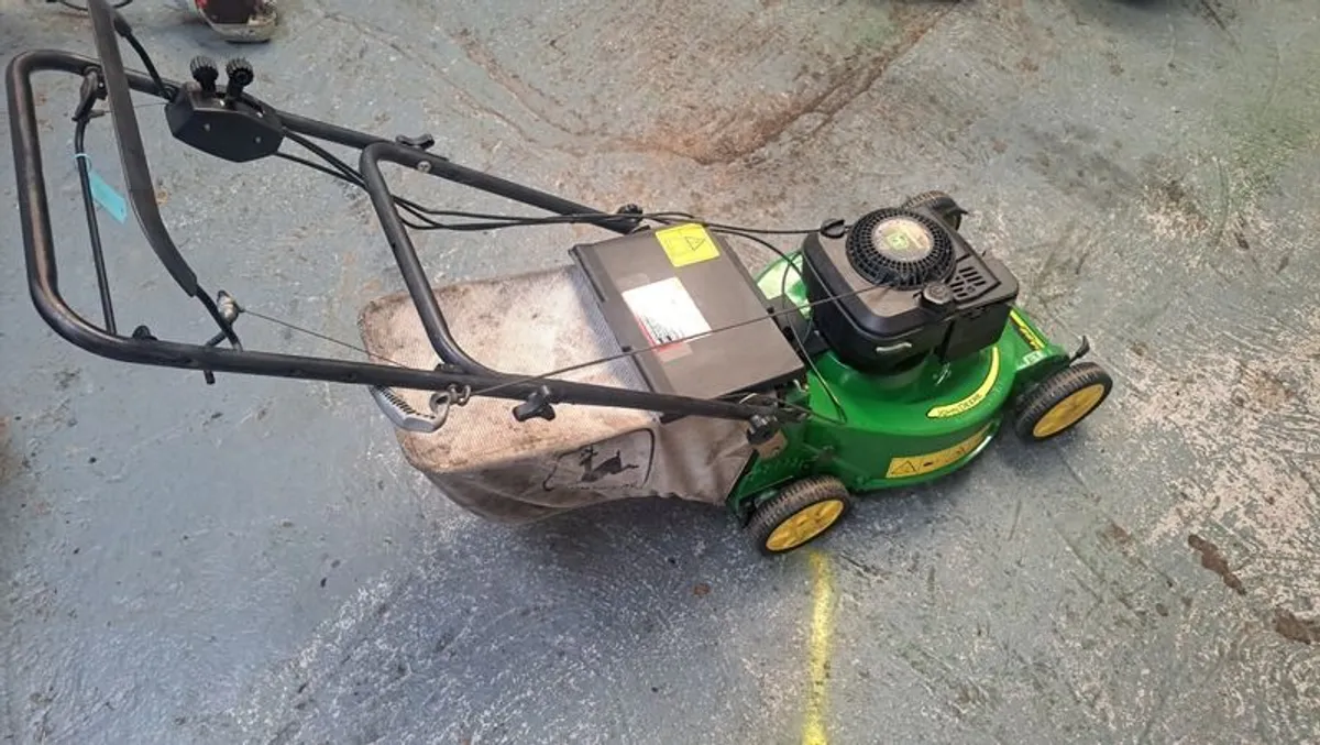 John Deere Lawnmower - Image 2