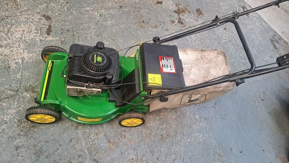 John Deere Lawnmower - Image 3