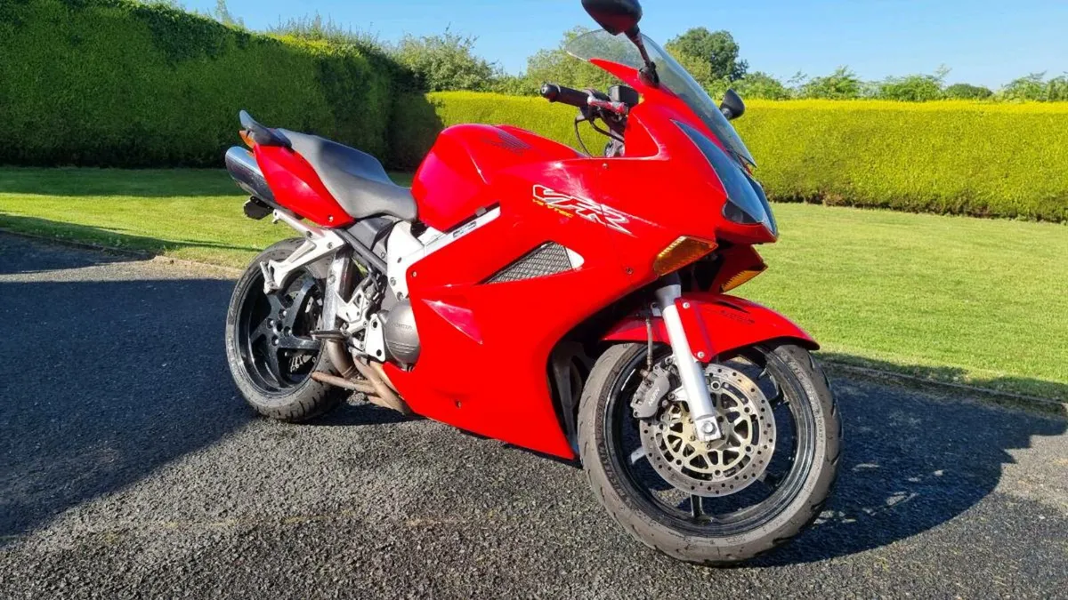 Honda VFR800 v-tech - Image 3