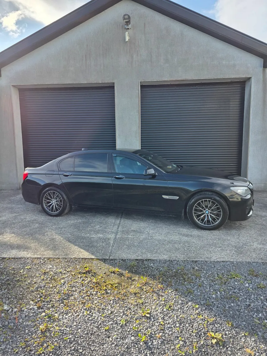 BMW 7-Series 2011 - Image 1