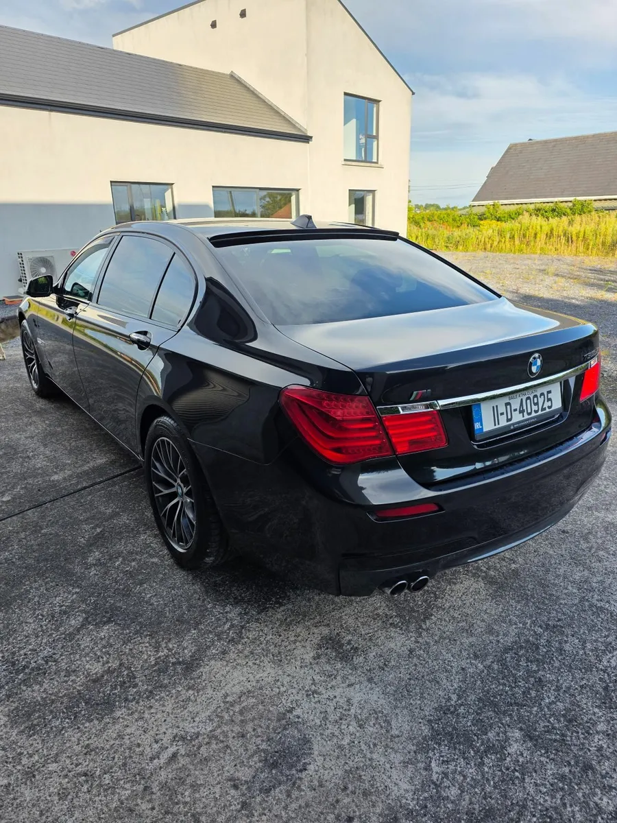 BMW 7-Series 2011 - Image 4