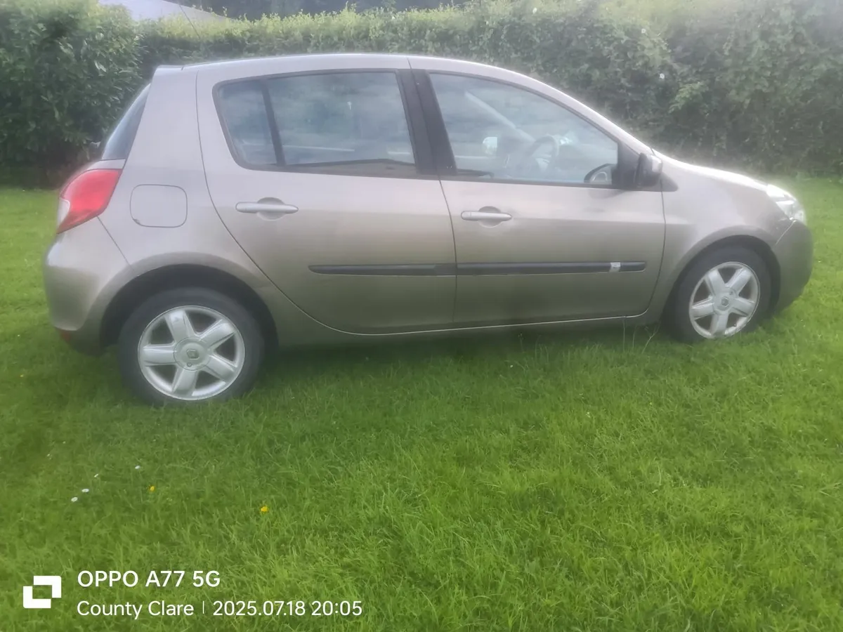 Renault Clio 2010 - Image 1