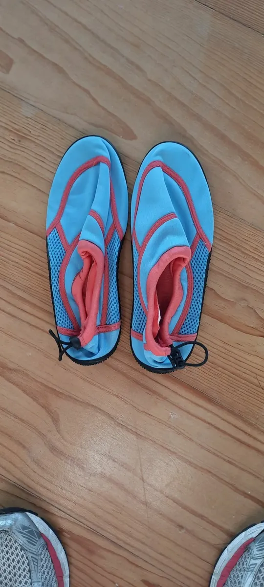 Swim shoes uk 2.5 - Image 1