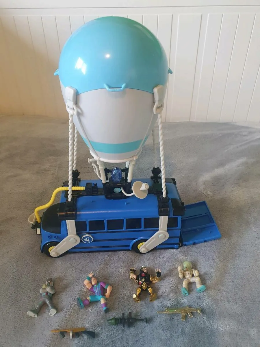 Fortnite Battle Bus - Image 1