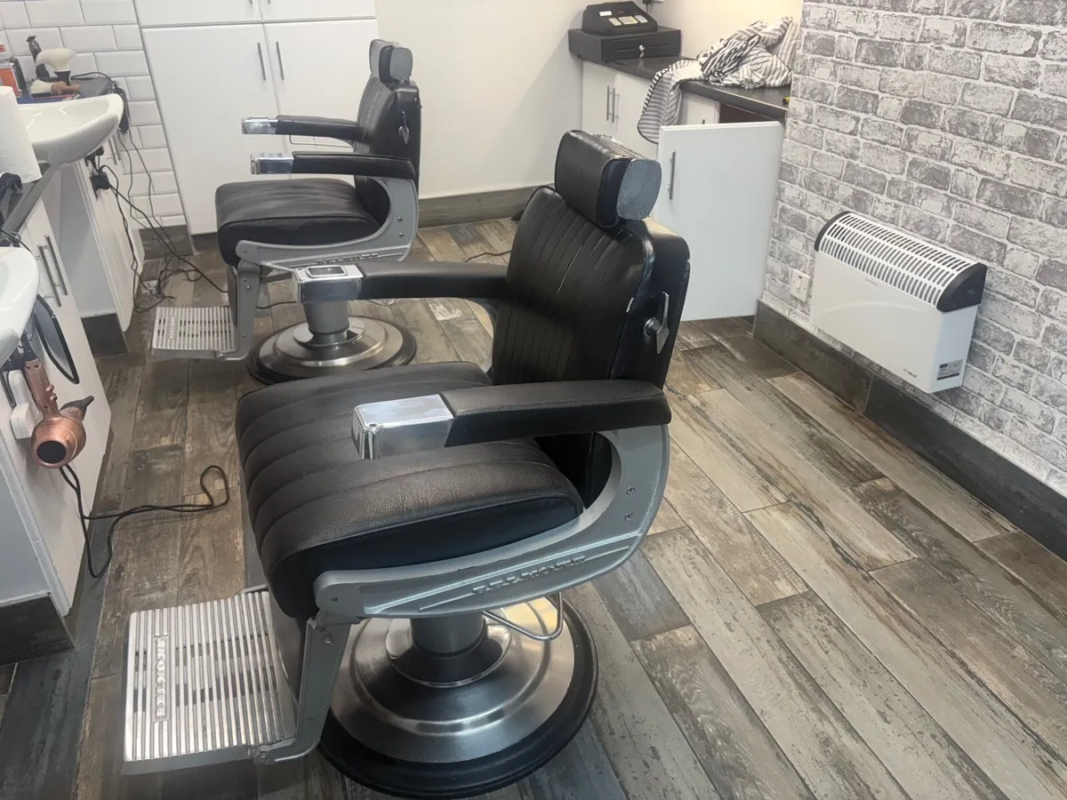 Barber chairs - Image 1