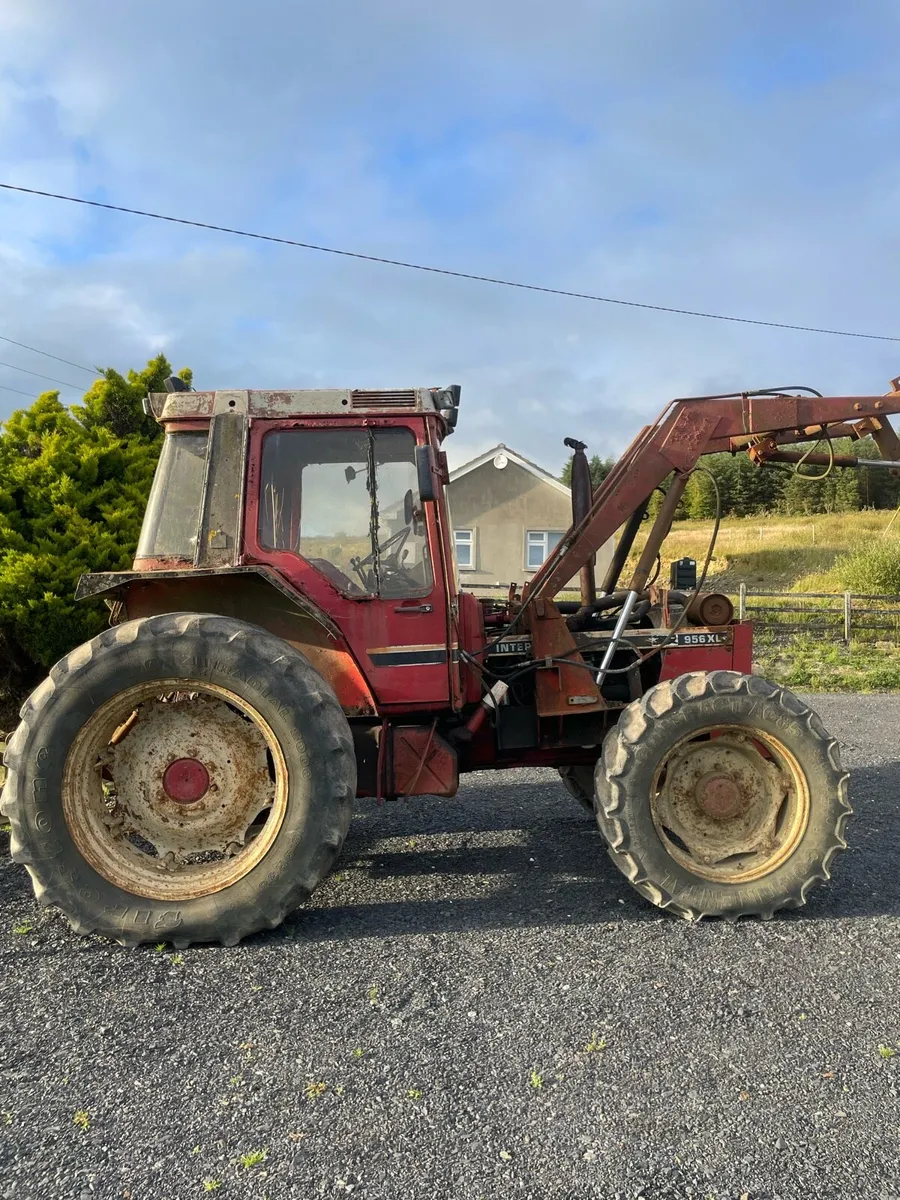 International 956XL - Image 2