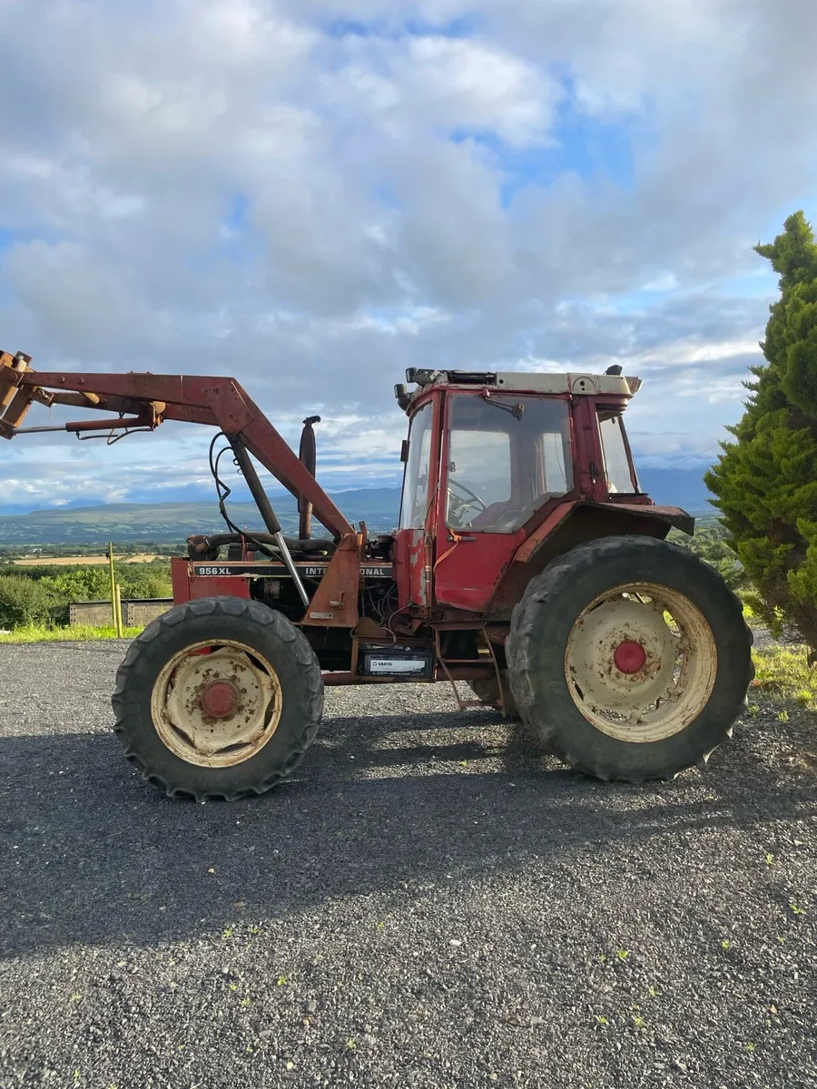 International 956XL - Image 3