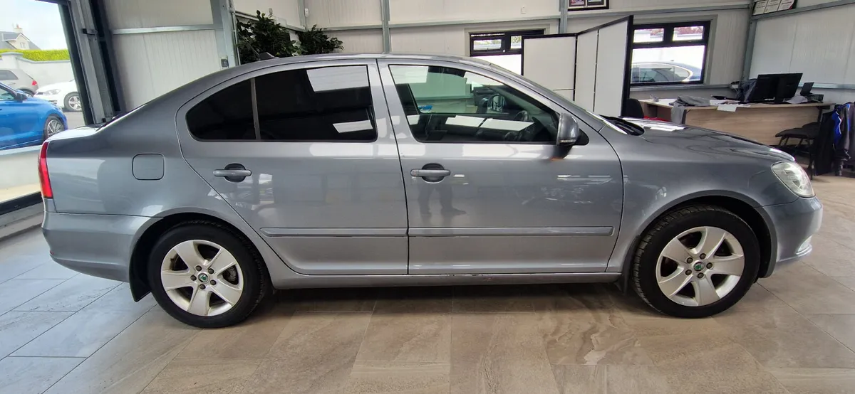 13 SKODA OCTAVIA AUTOMATIC - Image 4
