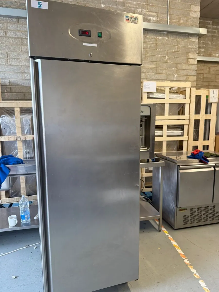 Single door upright fridge - Image 1