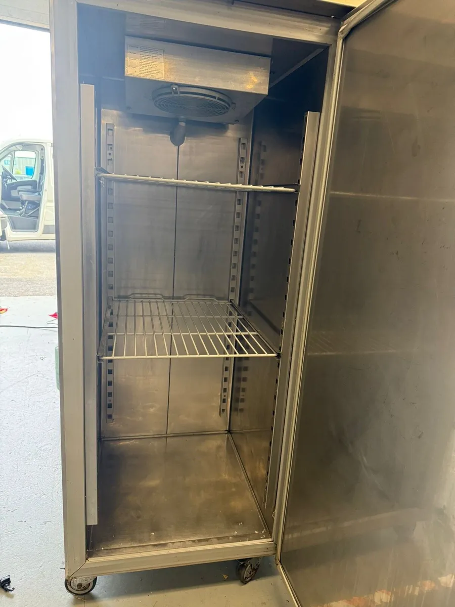 Single door upright fridge - Image 4