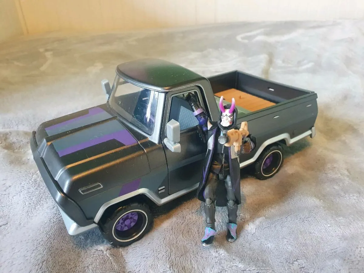 Fortnite "The Bear" Pickup vehicle - Image 1