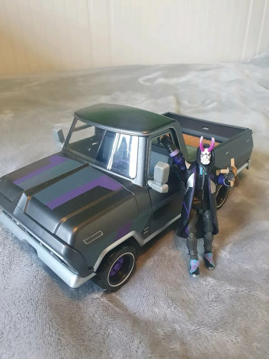 Fortnite "The Bear" Pickup vehicle - Image 2
