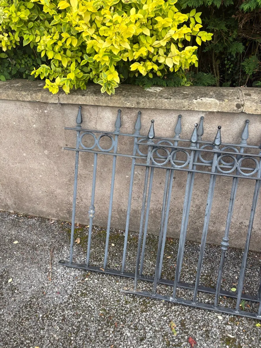 Railing 8ft - heavy iron - Image 2
