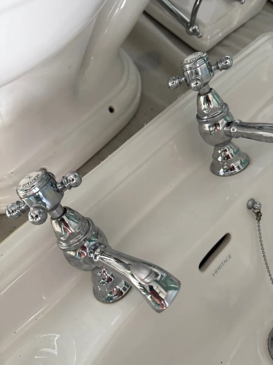 Heritage Bathroom Suite - Image 2