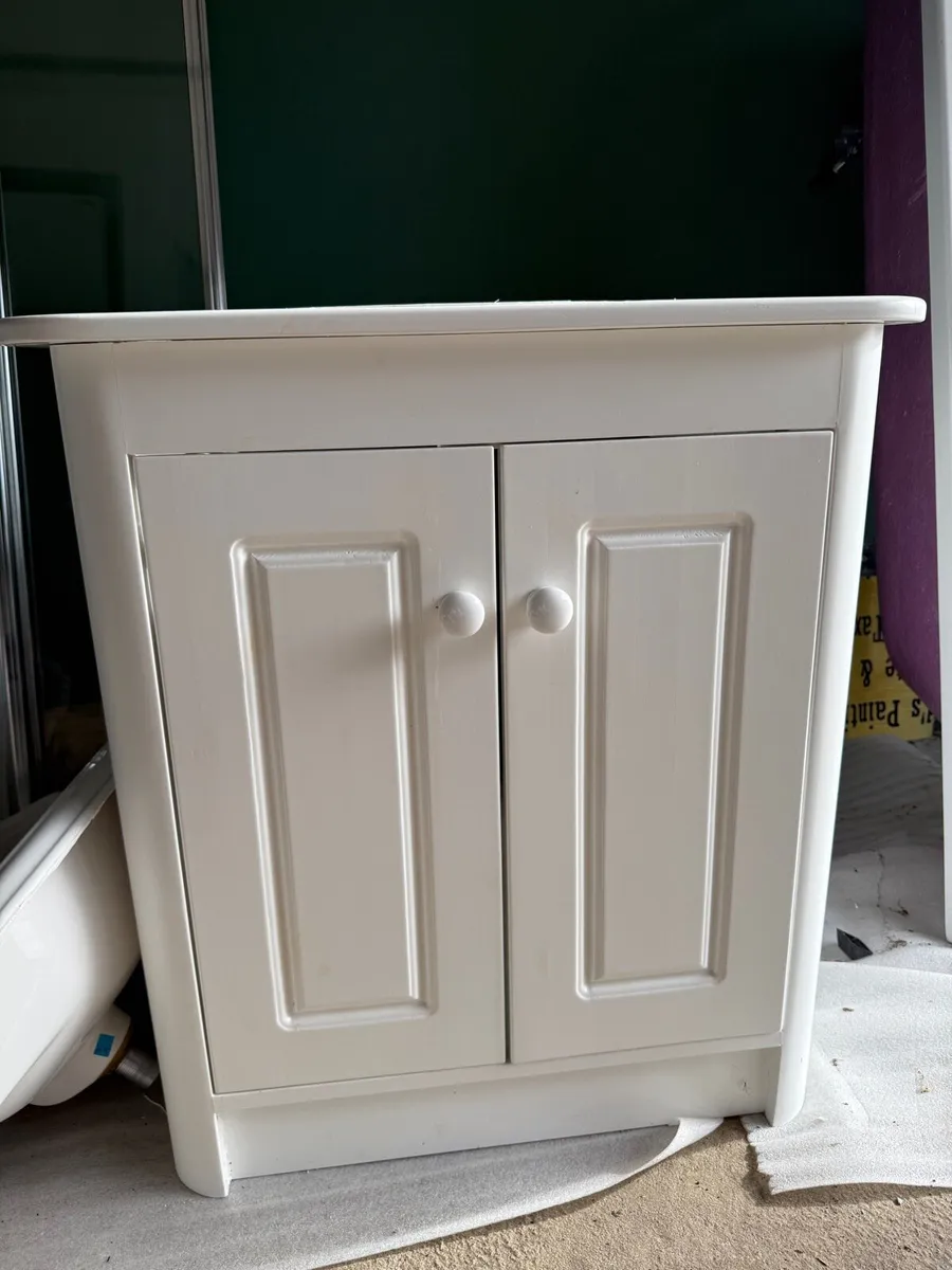 Heritage Bathroom Suite - Image 3