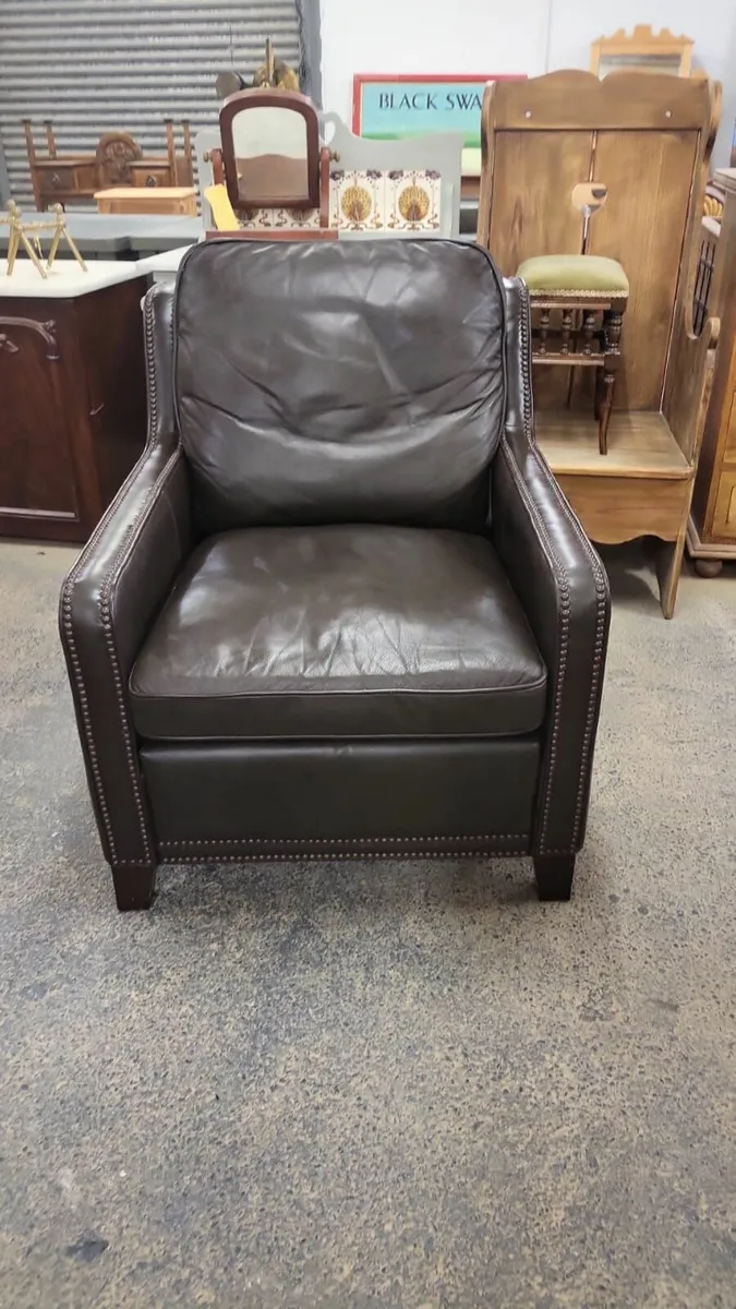 1930s style brown leather club chair - Image 1