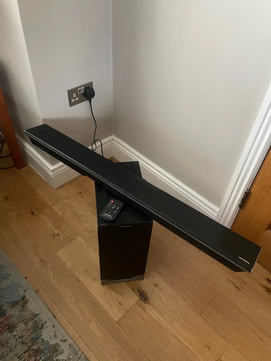 Panasonic sound bar complete with woofer & remote - Image 1