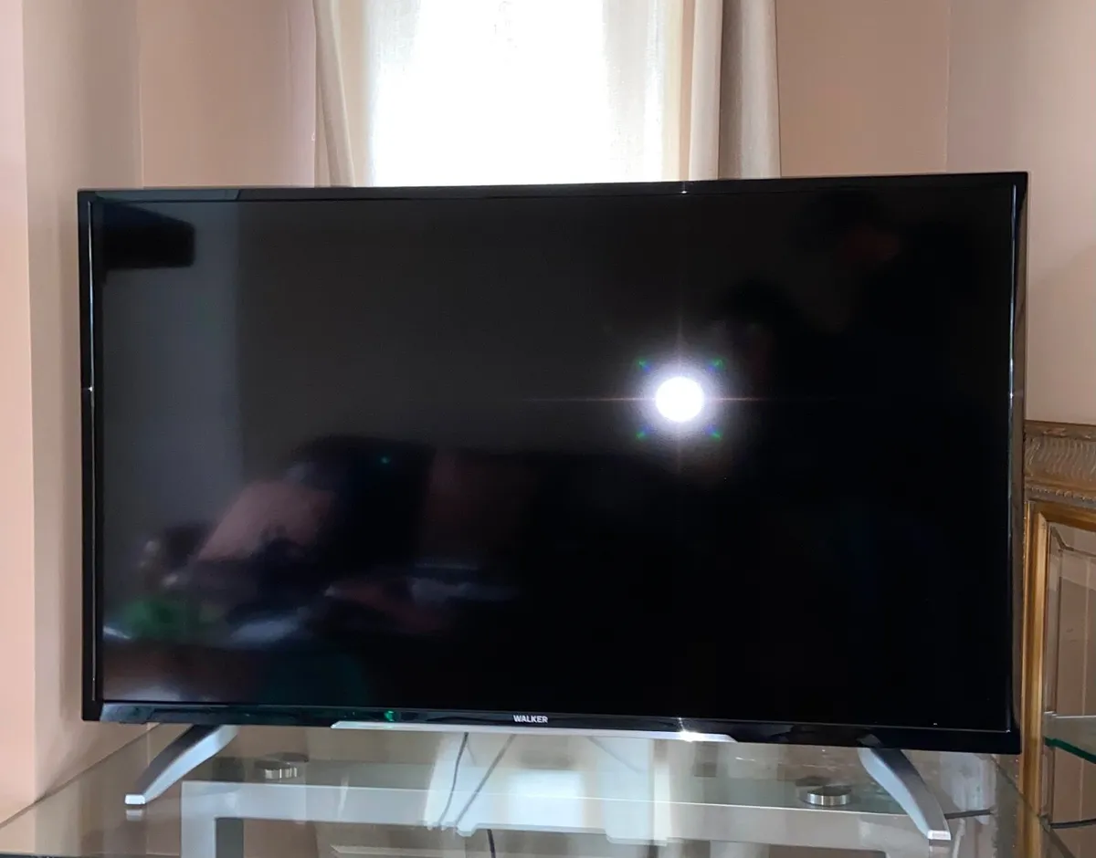 Smart T.V - Image 2