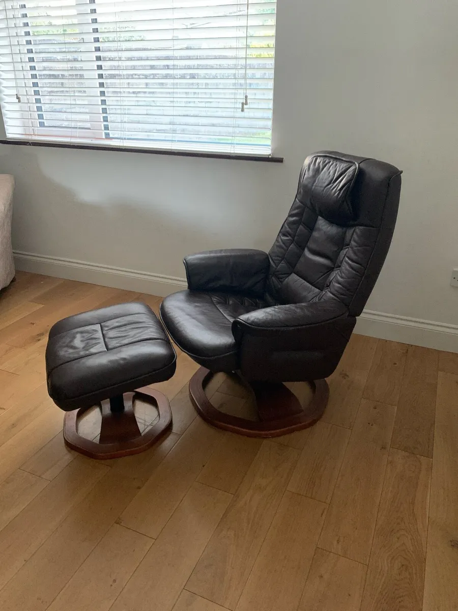 Leather Armchair with foot rest - Image 1