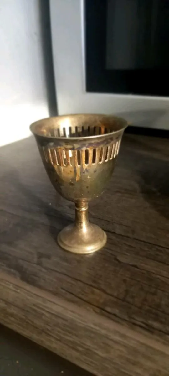 Antique Silver 4 egg cups on stand made in England - Image 3