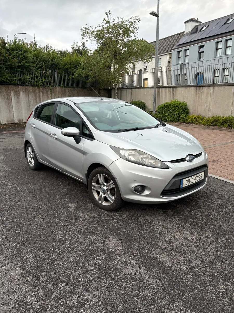2009 Ford Fiesta - Image 1