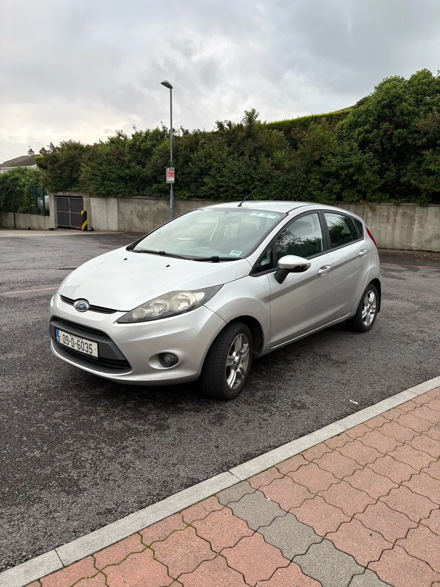 2009 Ford Fiesta - Image 2