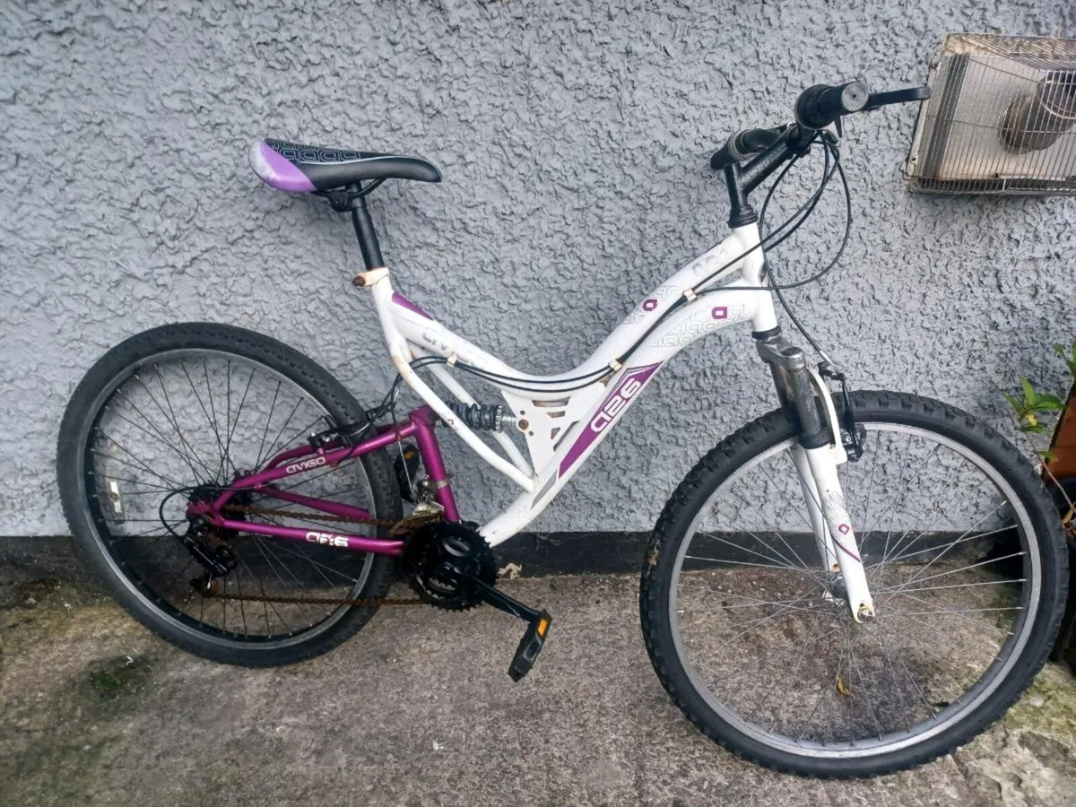 Woman's mountain bike - Image 1