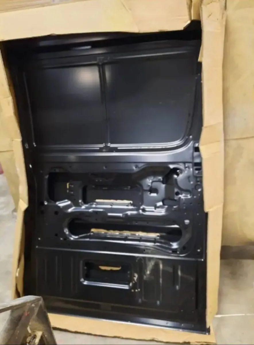Anyone got a new back and side door for hiace - Image 2