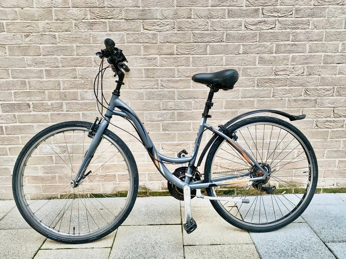 FUJI crossstown bicycle - Image 1