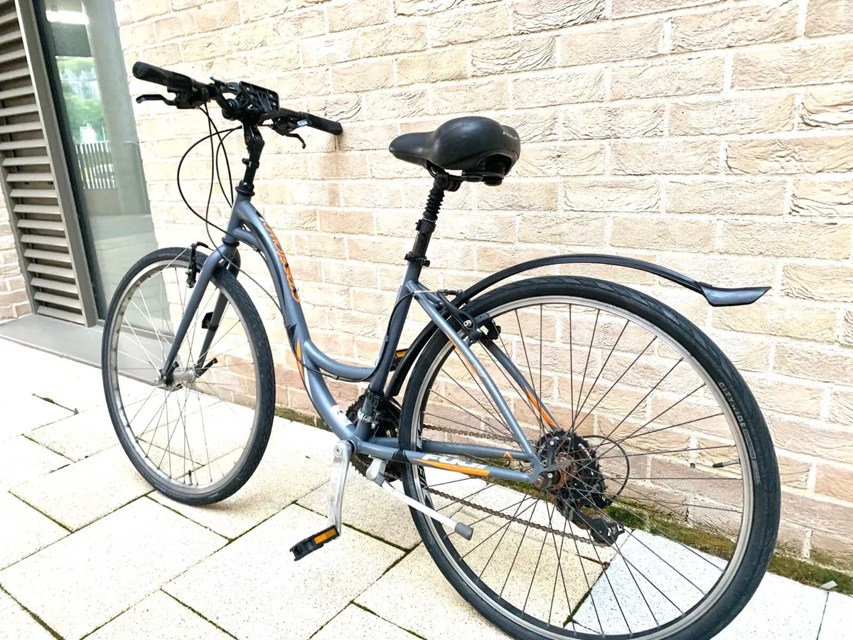 FUJI crossstown bicycle - Image 3