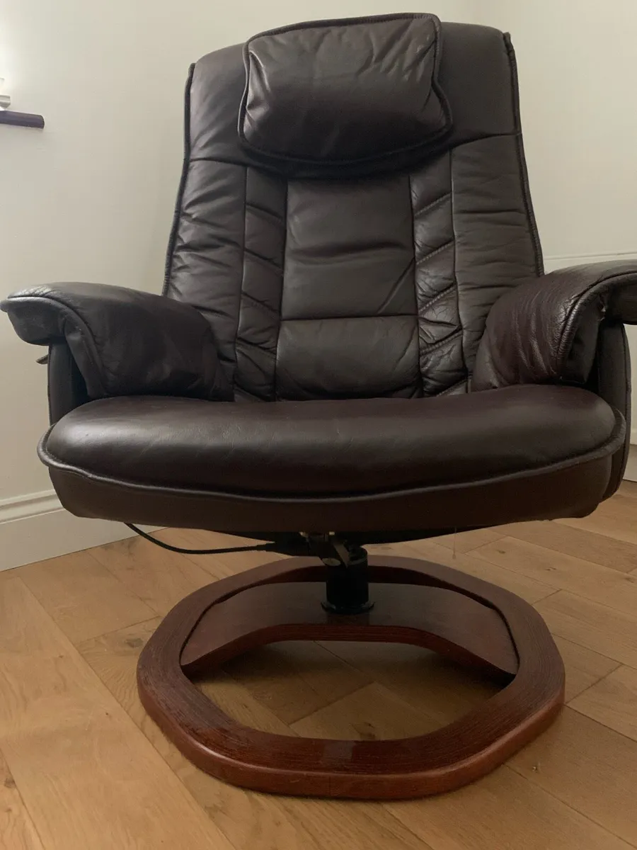 Leather Armchair with foot rest - Image 3