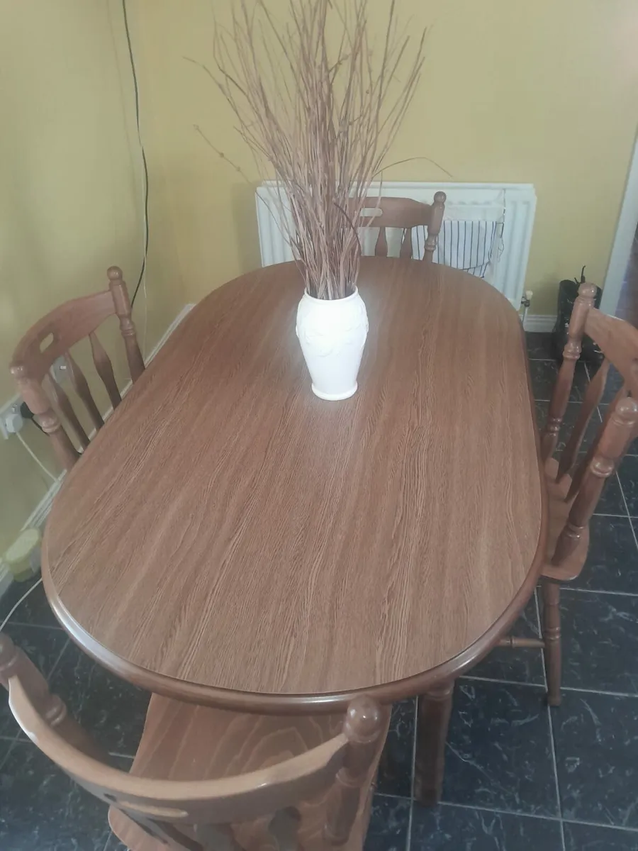 Table & chairs - Image 1