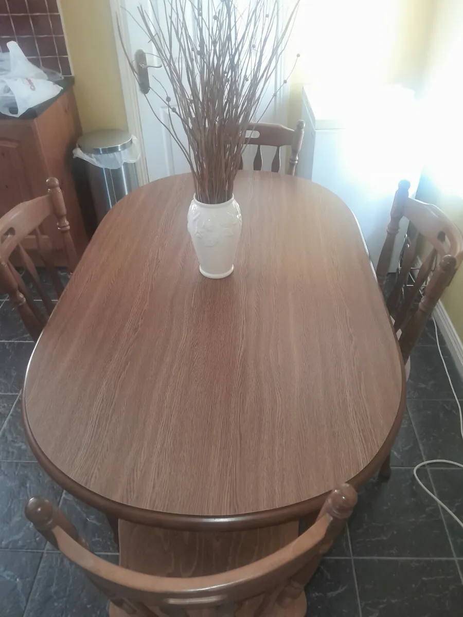 Table & chairs - Image 2