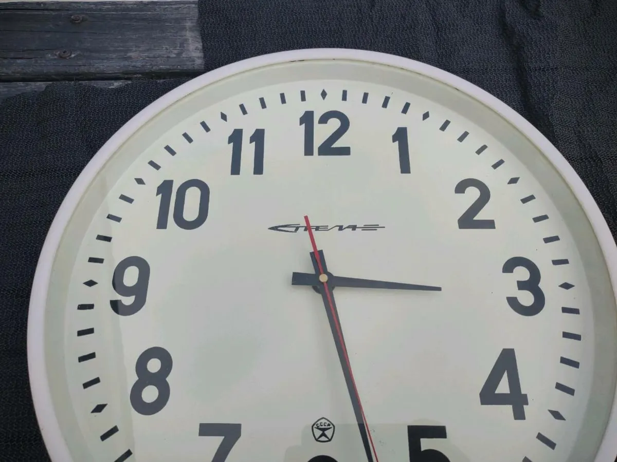 Vintage factory clock - Image 3