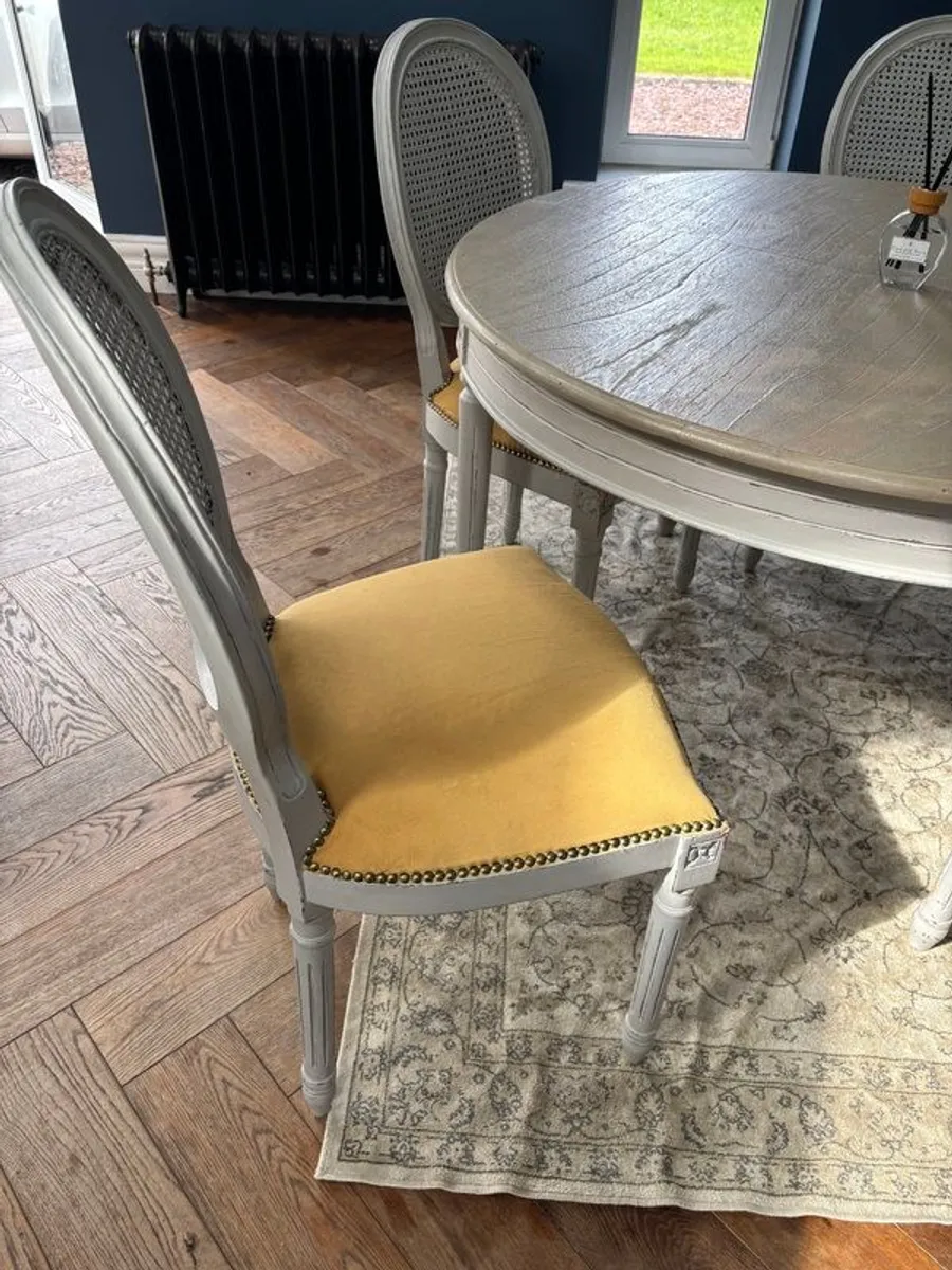 Coach House Dining Table and Chairs - Image 2