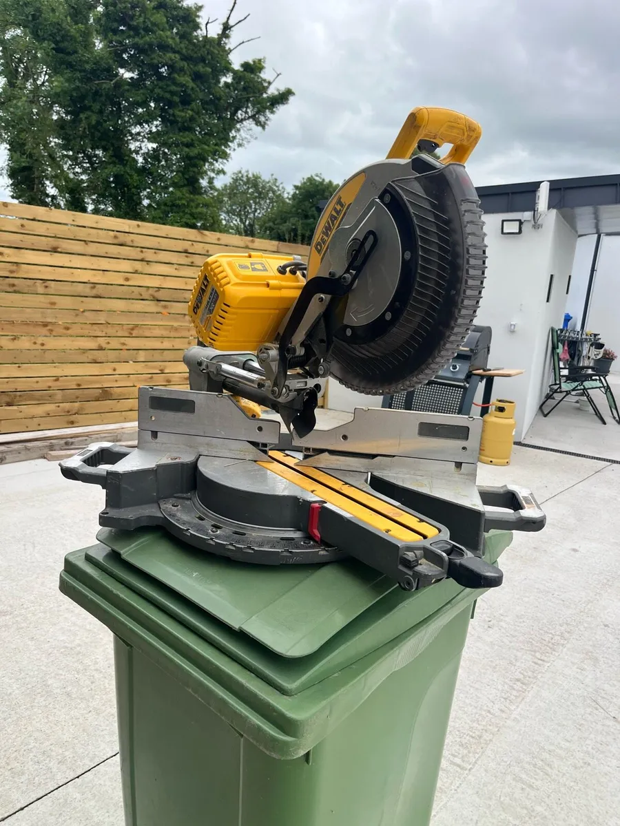 Dewalt flexvolt chop saw - Image 1