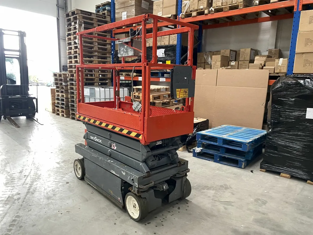 Skyjack scissor lift - Brand New Batteries! - Image 2