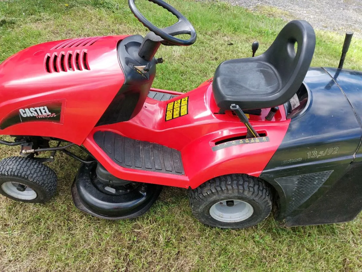 Castlegarden Ride-on Lawnmower - Image 2